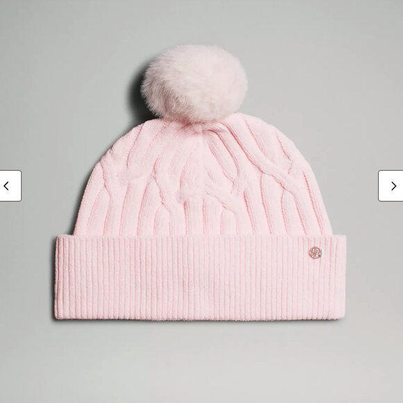 Women\'s Cable-Knit Pom-Pom Beanie